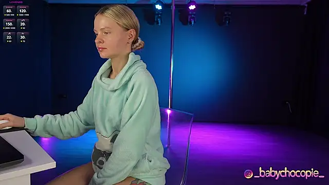 Snapshot of Masha_2002 chatting on February 9, 2026, 10:19 pm Masha 2002 online show from February 9, 2026, 10:19 pm