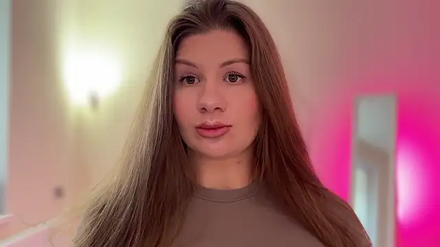 JuicyHelenX online show from July 8, 2026, 2:18 pm