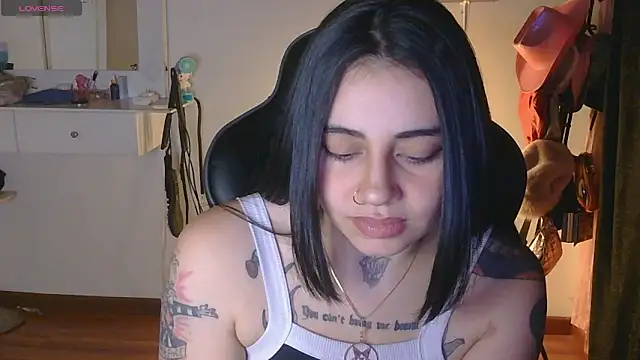 Snapshot of val_bardot chatting on June 9, 2026, 3:51 am val bardot online show from June 9, 2026, 3:51 am