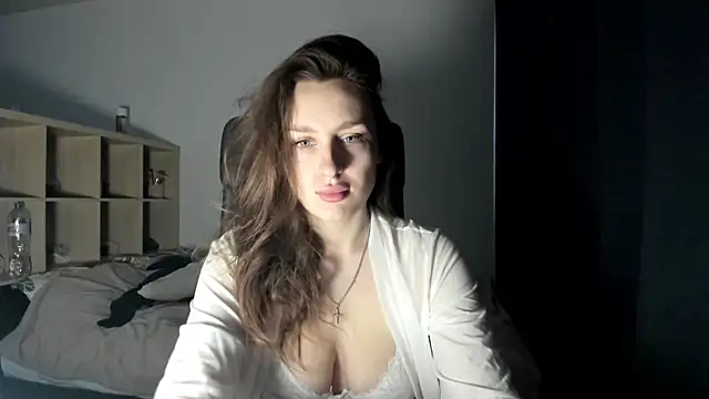 Snapshot of Ella___Bell chatting on February 24, 2025, 6:27 am Ella   Bell online show from February 24, 2025, 6:27 am