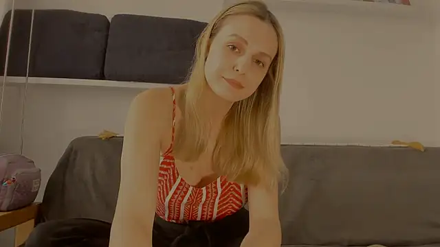 Snapshot of LaurenSommer chatting on May 5, 2026, 10:40 am LaurenSommer online show from May 5, 2026, 10:40 am