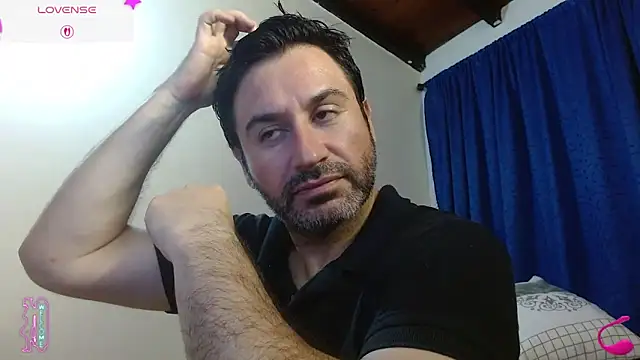 rodrher81 online show from April 14, 2026, 2:05 am