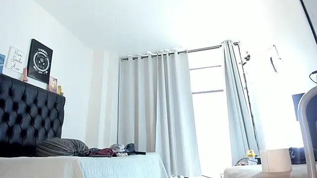 JohanyLatino online show from March 2, 2025, 6:13 pm