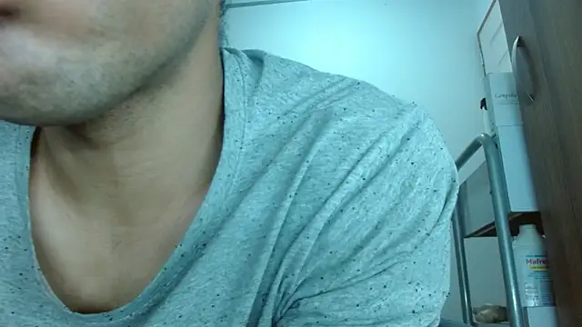 JohanyLatino online show from June 25, 2026, 5:12 am