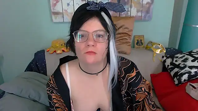 EverlyRays online show from October 21, 2025, 4:50 pm