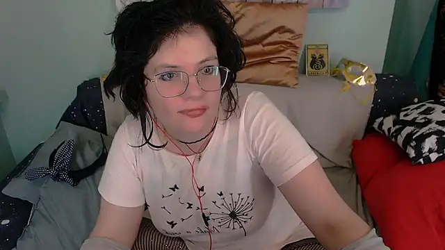 EverlyRays online show from October 24, 2025, 5:12 pm