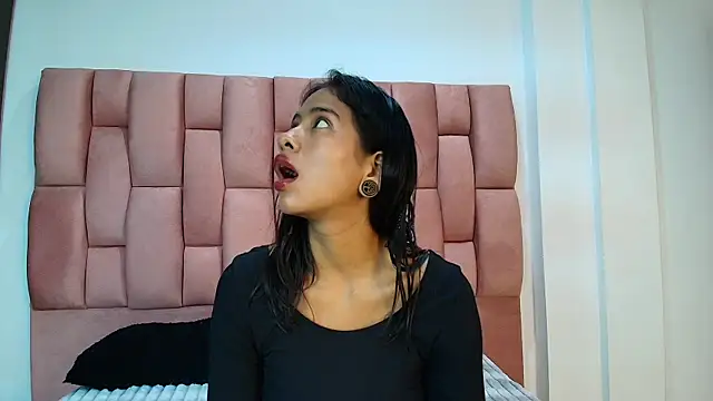 Snapshot of JuliKim_ chatting on February 18, 2026, 12:45 pm JuliKim online show from February 18, 2026, 12:45 pm