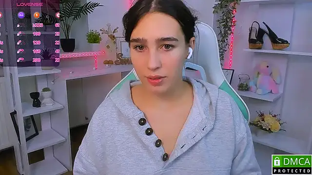  Eliizabeth  online show from November 9, 2025, 9:52 pm