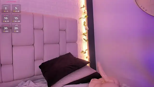 emma woods  online show from December 19, 2024, 3:30 pm