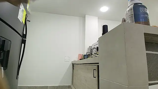 Snapshot of roxana_collins chatting on February 14, 2026, 2:34 am roxana collins online show from February 14, 2026, 2:34 am