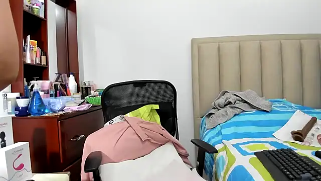 Chloemiller89 online show from February 16, 2025, 12:19 am