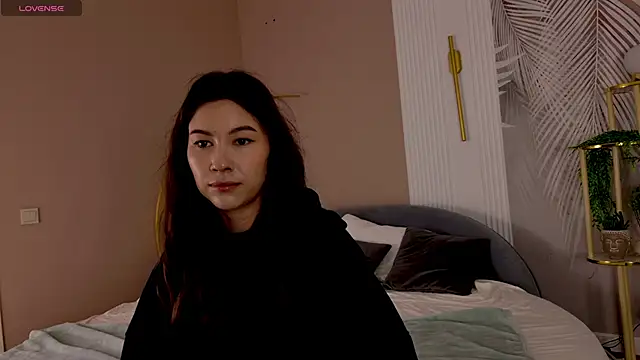 Marie Diaze online show from May 4, 2026, 5:11 am
