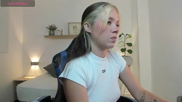 nataly rodri online show from May 14, 2026, 2:19 am