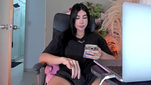 GarciaMilu online show from April 16, 2026, 2:34 am