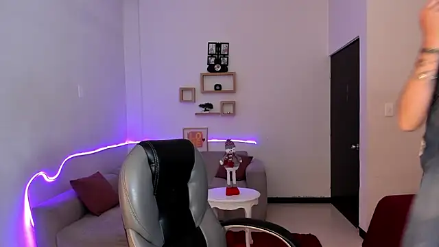 Kristen Garner online show from November 28, 2025, 8:31 pm