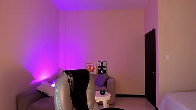 Snapshot of Kristen_Garner chatting on February 4, 2026, 8:04 pm Kristen Garner online show from February 4, 2026, 8:04 pm