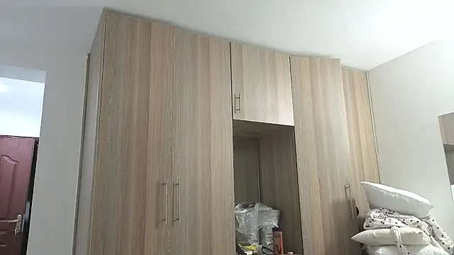 Snapshot of Elegant_Ebony chatting on October 2, 2025, 6:44 pm Elegant Ebony online show from October 2, 2025, 6:44 pm