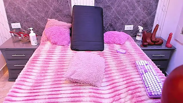 Snapshot of AndreaFletcher chatting on February 1, 2026, 12:47 pm AndreaFletcher online show from February 1, 2026, 12:47 pm