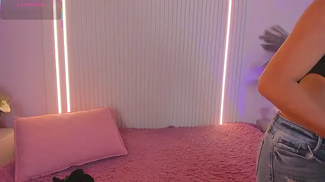 Snapshot of EmilyEvans7 chatting on February 26, 2026, 7:36 pm EmilyEvans7 online show from February 26, 2026, 7:36 pm