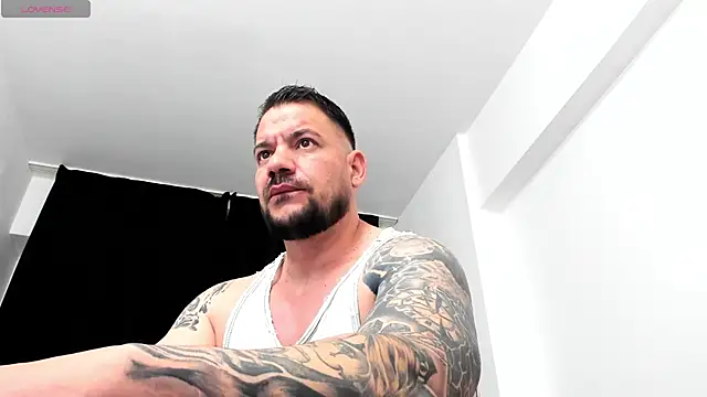 Snapshot of musclemonster31 chatting on October 3, 2025, 12:58 am musclemonster31 online show from October 3, 2025, 12:58 am