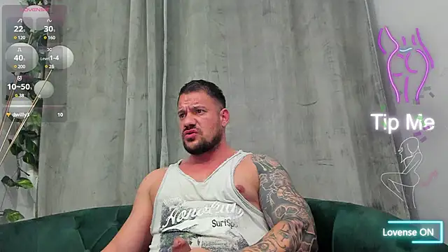 Snapshot of musclemonster31 chatting on March 13, 2025, 5:00 am musclemonster31 online show from March 13, 2025, 5:00 am