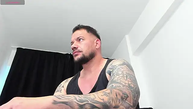 Snapshot of musclemonster31 chatting on September 23, 2025, 4:30 am musclemonster31 online show from September 23, 2025, 4:30 am