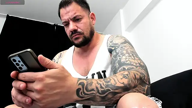 Snapshot of musclemonster31 chatting on September 29, 2025, 12:44 pm musclemonster31 online show from September 29, 2025, 12:44 pm