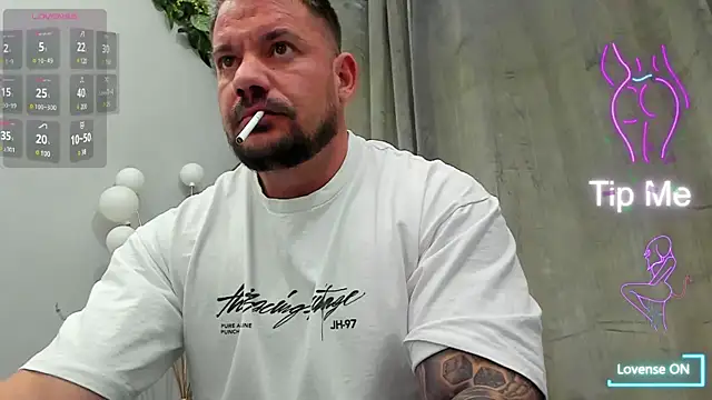 Snapshot of musclemonster31 chatting on March 21, 2025, 5:00 am musclemonster31 online show from March 21, 2025, 5:00 am