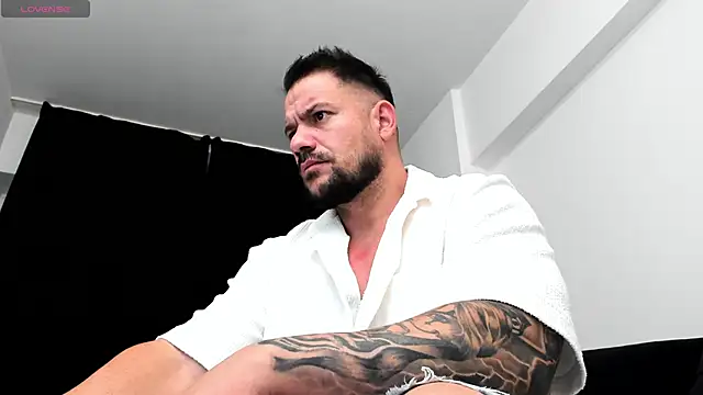 Snapshot of musclemonster31 chatting on October 6, 2025, 9:48 pm musclemonster31 online show from October 6, 2025, 9:48 pm