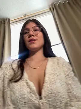 AmelieLaurent  online show from November 12, 2025, 3:05 pm