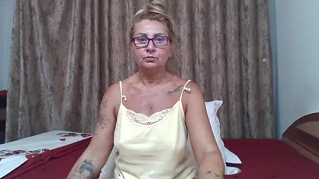 Snapshot of PussyEvely chatting on June 24, 2026, 6:28 pm PussyEvely online show from June 24, 2026, 6:28 pm