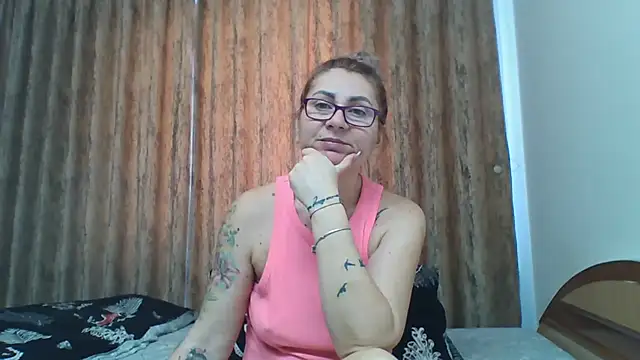 Snapshot of PussyEvely chatting on February 20, 2025, 8:39 am PussyEvely online show from February 20, 2025, 8:39 am