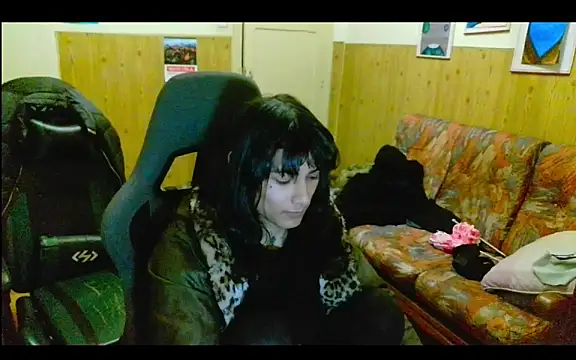 calliemaggotbone online show from December 18, 2025, 12:05 am