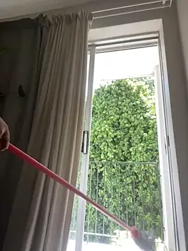 YesTheSexiest online show from October 16, 2025, 11:40 am