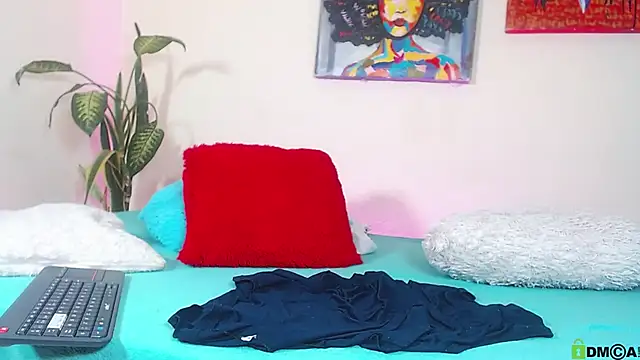 natasha jm online show from October 19, 2025, 4:32 pm