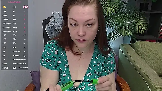 Snapshot of CutieGinger chatting on November 1, 2025, 6:13 pm CutieGinger online show from November 1, 2025, 6:13 pm