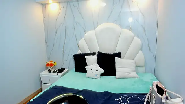 Rosalinda Cortez online show from March 12, 2025, 4:24 pm