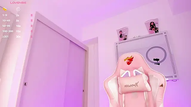 mia yourmommy online show from October 21, 2025, 2:11 am