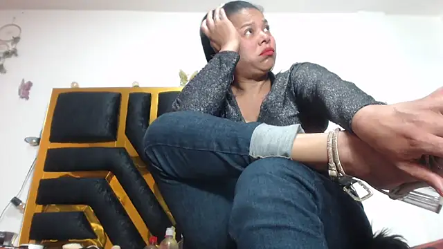 Helennahot online show from March 3, 2026, 7:54 pm