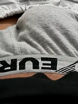 Snapshot of felix_dion chatting on October 22, 2025, 7:24 pm felix dion online show from October 22, 2025, 7:24 pm