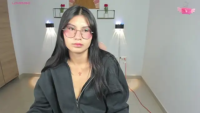 emily villamil online show from November 24, 2025, 8:42 pm