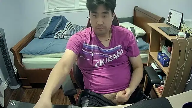 Koreanboy171 online show from March 10, 2026, 3:43 am