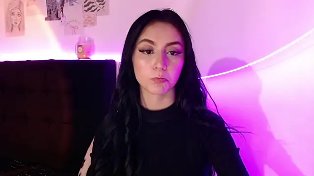 Coralinnee  online show from January 24, 2025, 5:11 pm