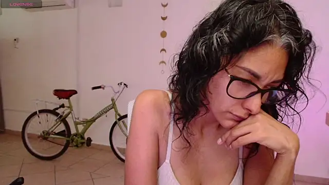 Snapshot of brdot_ chatting on March 21, 2025, 8:18 pm brdot  online show from March 21, 2025, 8:18 pm