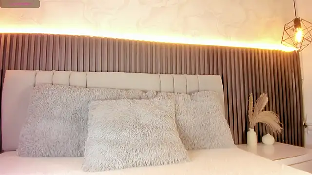 SHANONCLARK online show from November 27, 2025, 7:14 pm