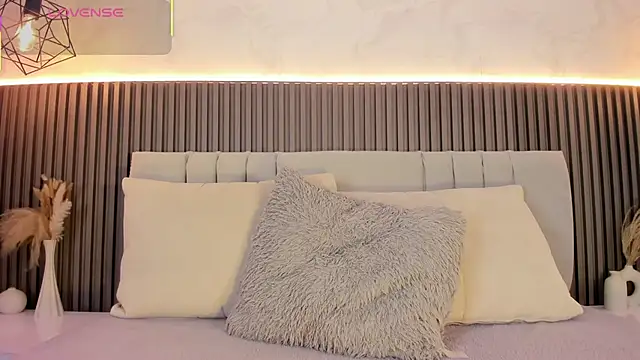 SHANONCLARK online show from October 12, 2025, 6:20 pm