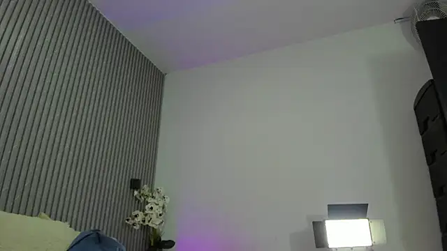 SHANONCLARK online show from September 10, 2025, 11:20 am