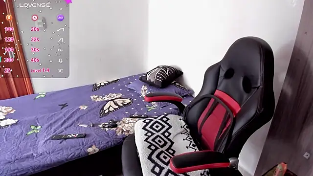 Snapshot of Aron_Baylor chatting on October 2, 2025, 7:06 pm Aron Baylor online show from October 2, 2025, 7:06 pm