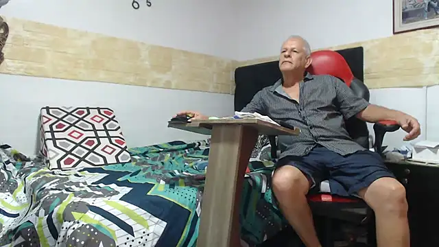 VALENTINO1983  online show from November 15, 2025, 10:03 pm