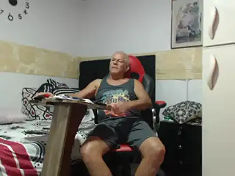 VALENTINO1983  online show from March 14, 2025, 5:05 am